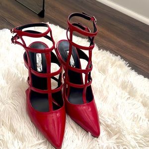 Brand new! Guess. Red heels 👠